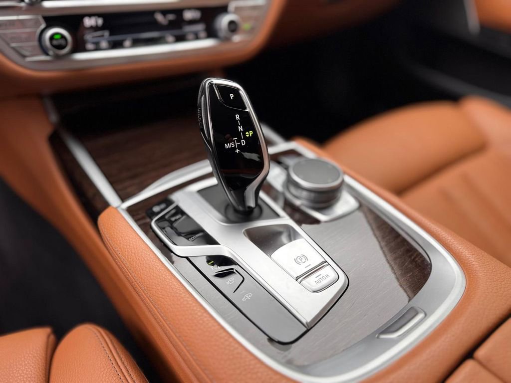 Used 2021 BMW 740i xDrive image 17