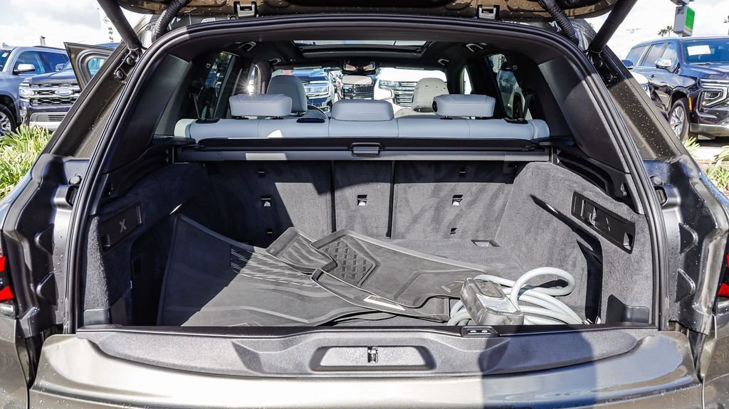 Used 2024 BMW X5 xDrive50e w/ Premium Package image 27