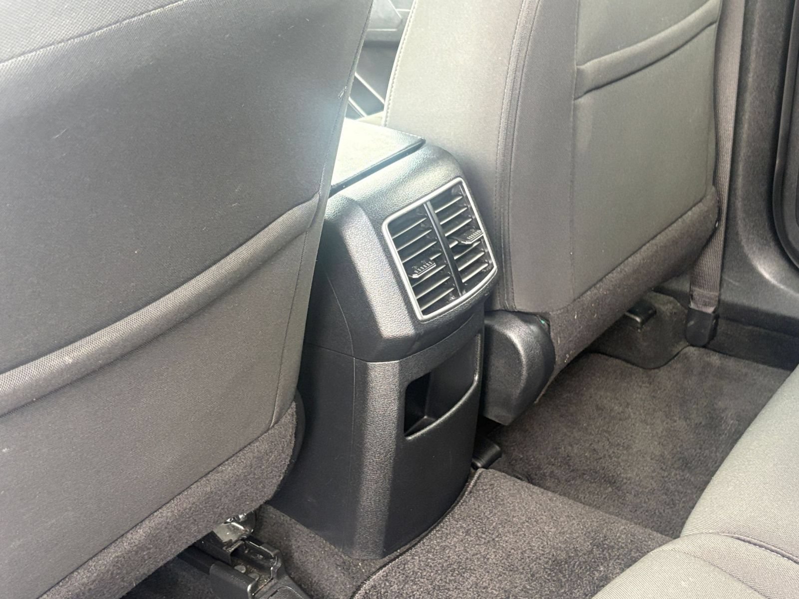 Used 2025 Kia Sportage LX FWD image 22