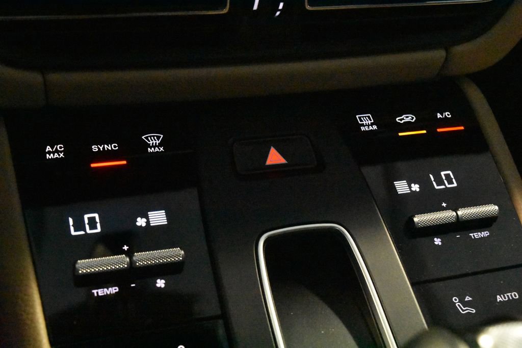 Used 2023 Porsche Macan Turbo image 16