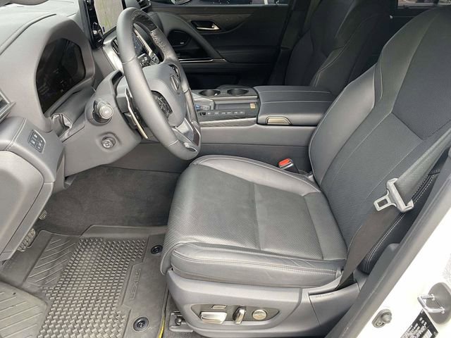 Used 2025 Lexus LX 700h Luxury image 21