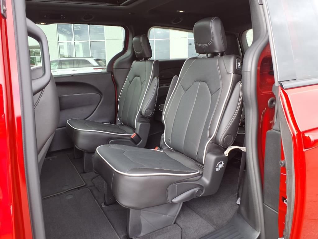 New 2026 Chrysler Pacifica Limited w/ S Appearance Package image 6