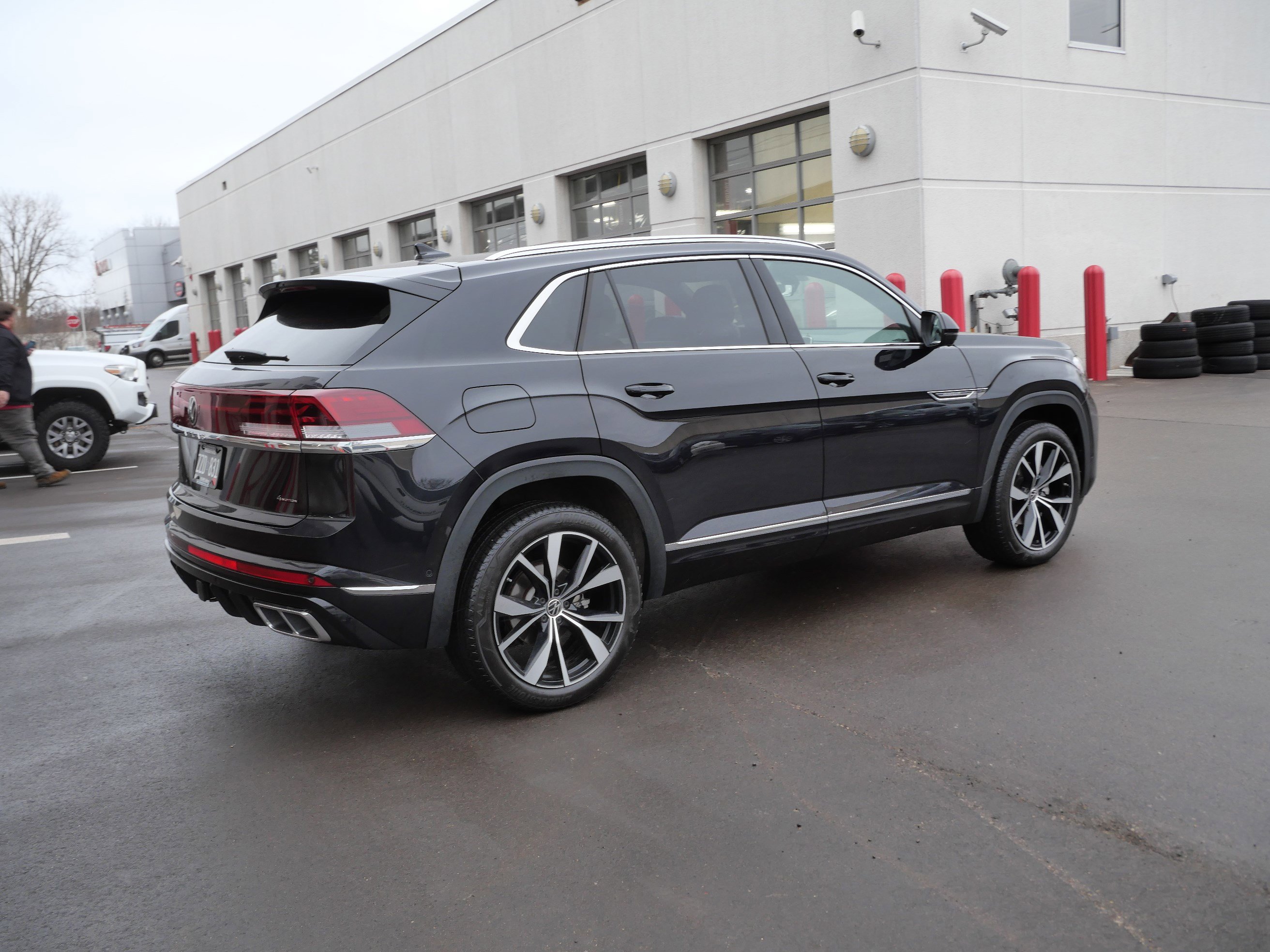 Used 2024 Volkswagen Atlas Cross Sport SEL Premium R-Line image 14