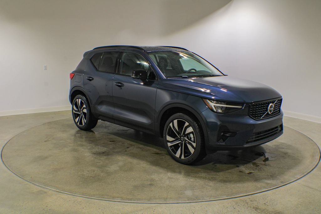New 2026 Volvo XC40 B5 Plus w/ Climate Package AWD/4WD image 7