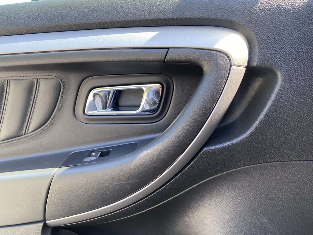 Used 2019 Ford Taurus SEL w/ Equipment Group 201A FWD image 13