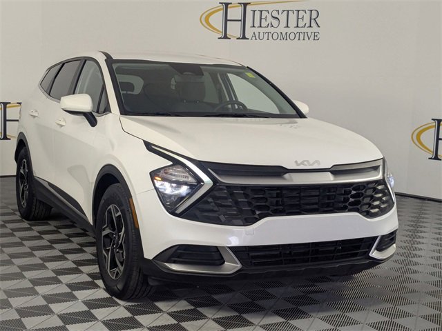 Used 2023 Kia Sportage LX image 2