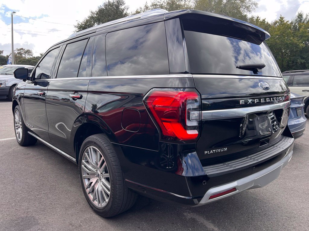 Used 2023 Ford Expedition Platinum RWD image 3