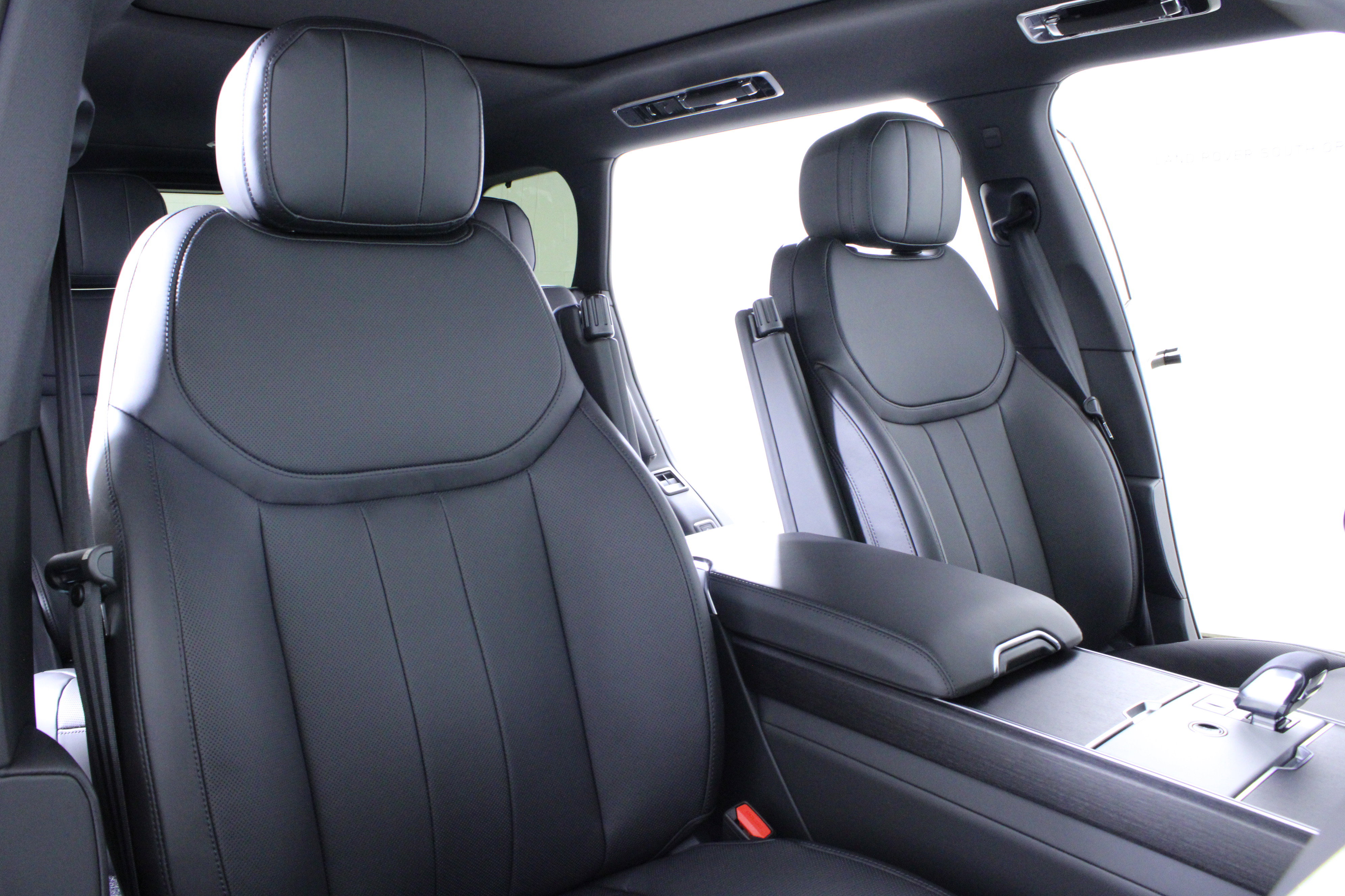 New 2026 Land Rover Range Rover Long Wheelbase SE image 14