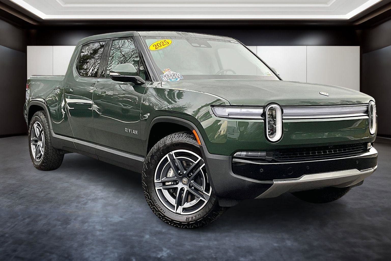 Used 2025 Rivian R1T Adventure image 11