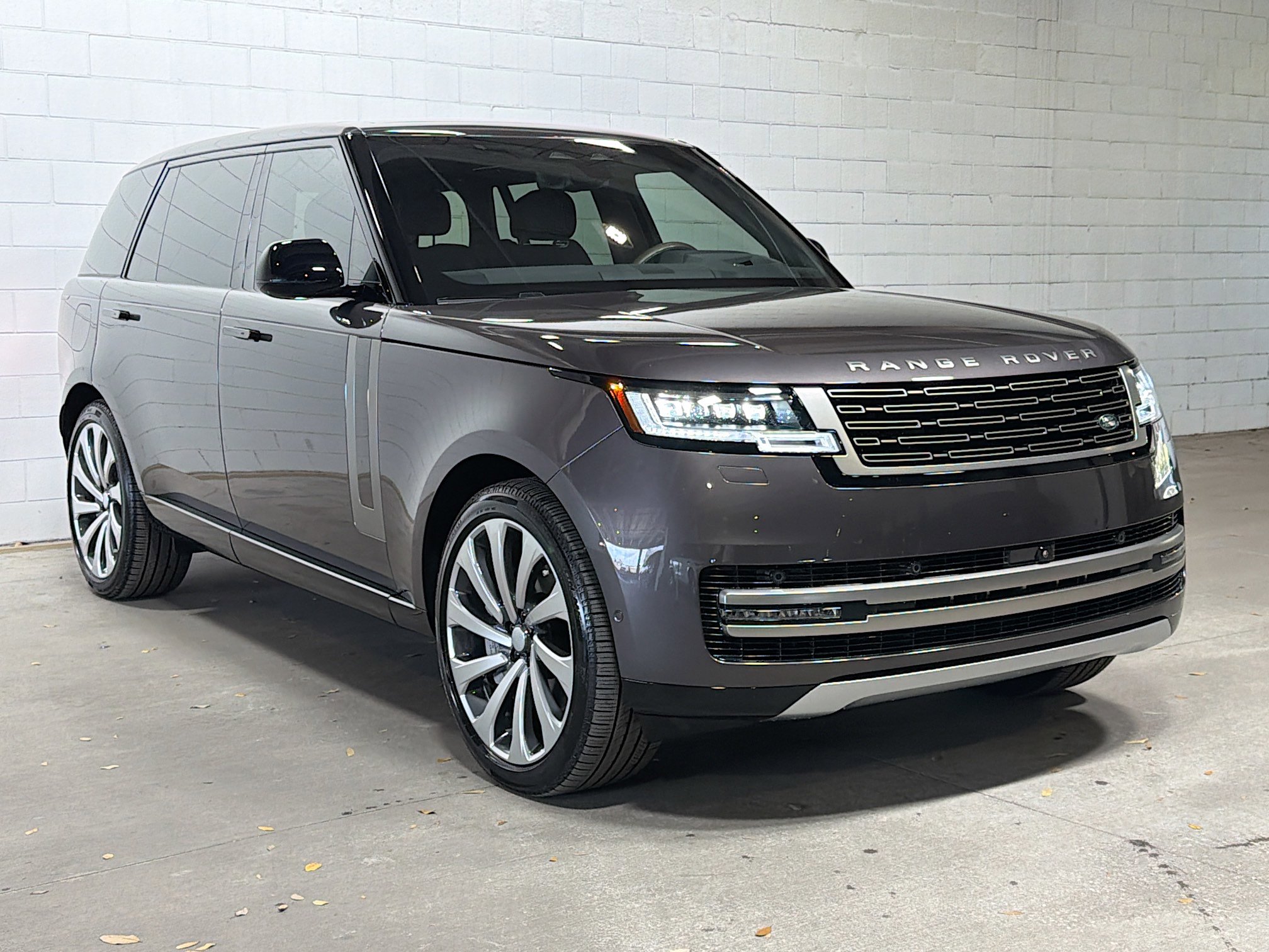 Used 2025 Land Rover Range Rover Long Wheelbase SE image 6