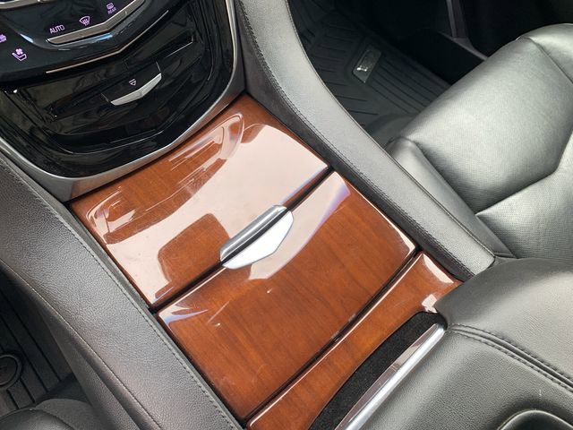 Used 2017 Cadillac Escalade Luxury AWD/4WD image 38