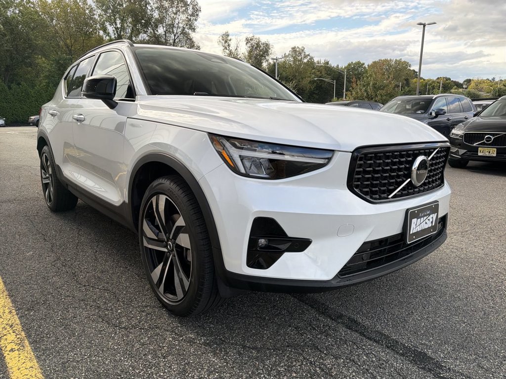 Certified 2023 Volvo XC40 B5 Plus w/ Protection Package Premier AWD/4WD image 2