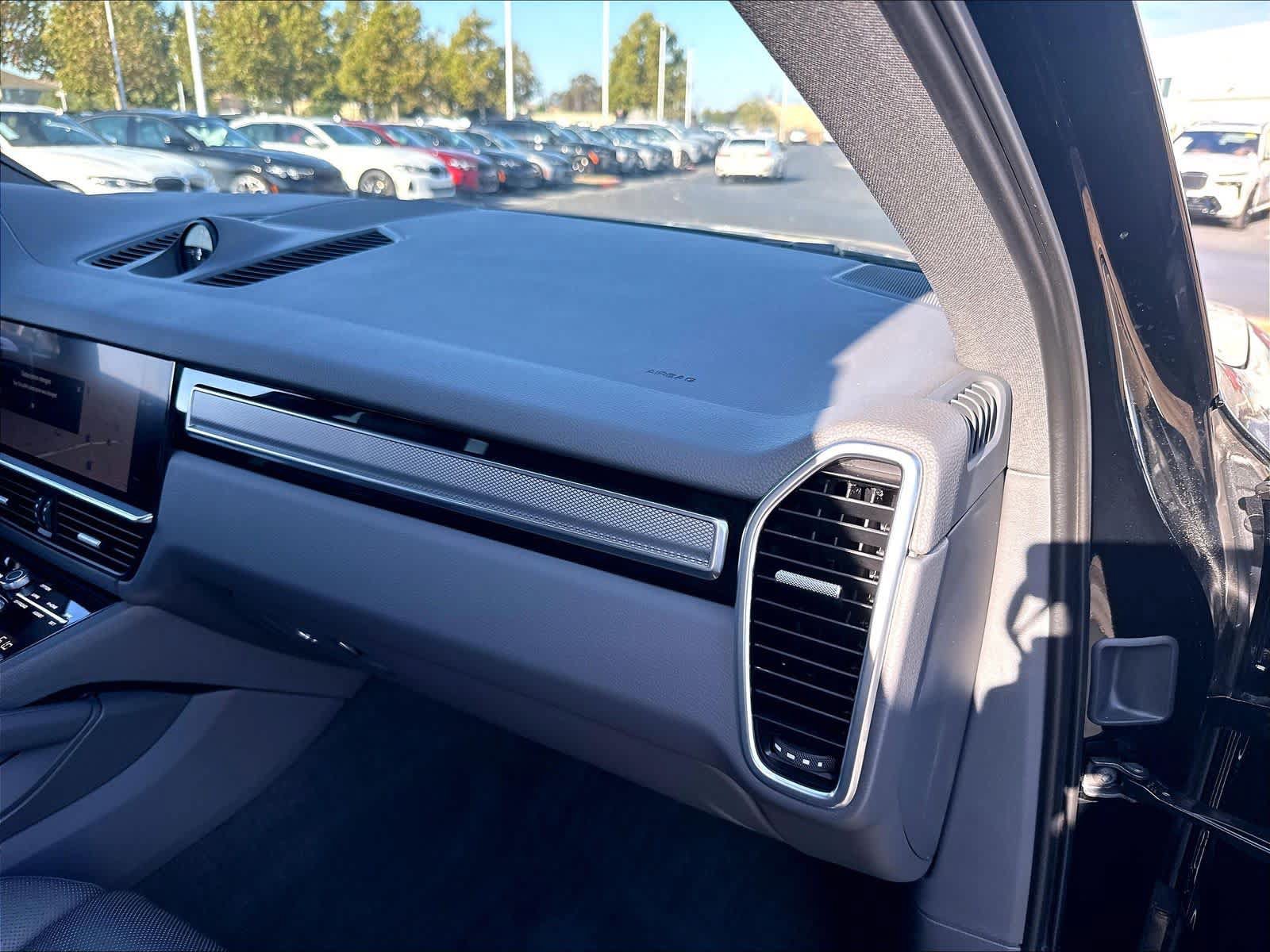 Used 2023 Porsche Cayenne Platinum Edition w/ Premium Package Plus AWD/4WD image 27