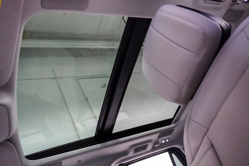 Used 2025 Lincoln Navigator L Reserve image 8