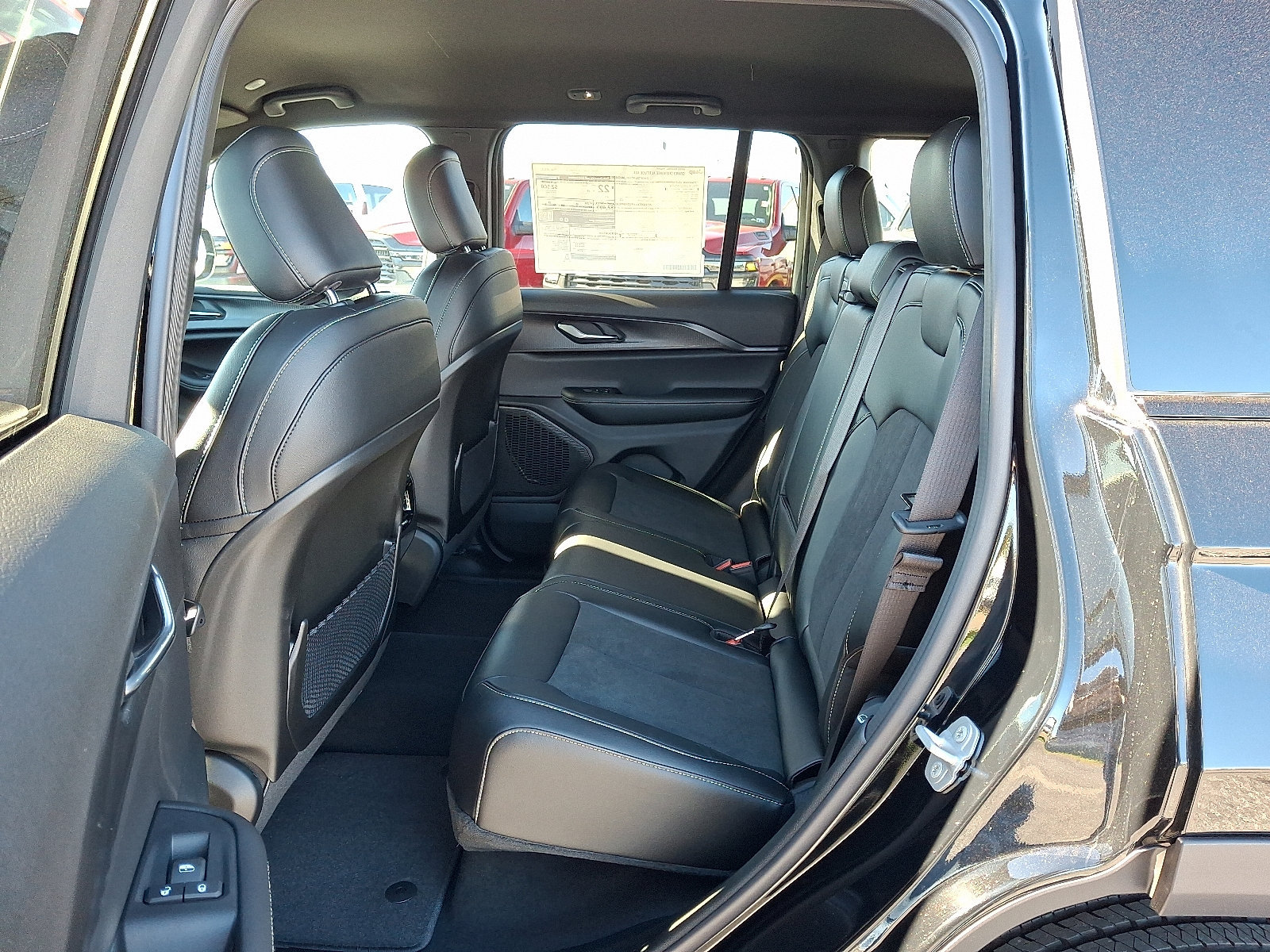 New 2025 Jeep Grand Cherokee Altitude AWD/4WD image 6