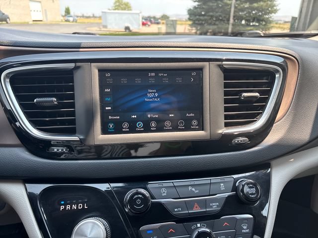Used 2019 Chrysler Pacifica Touring-L FWD image 20