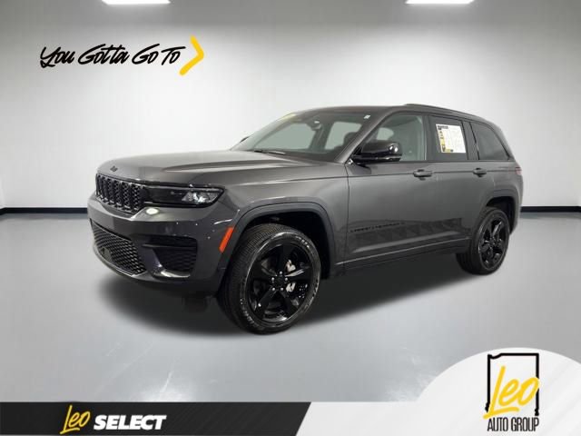 Used 2024 Jeep Grand Cherokee Altitude AWD/4WD image 1