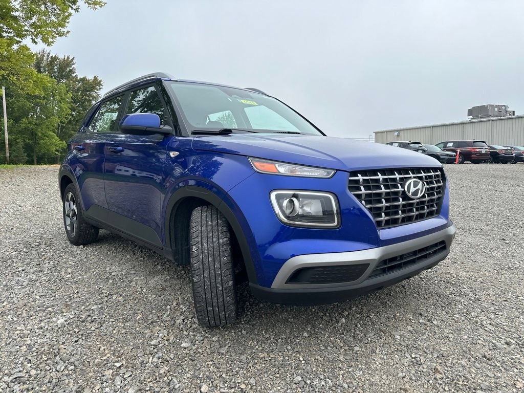 Used 2025 Hyundai Venue SEL FWD image 12