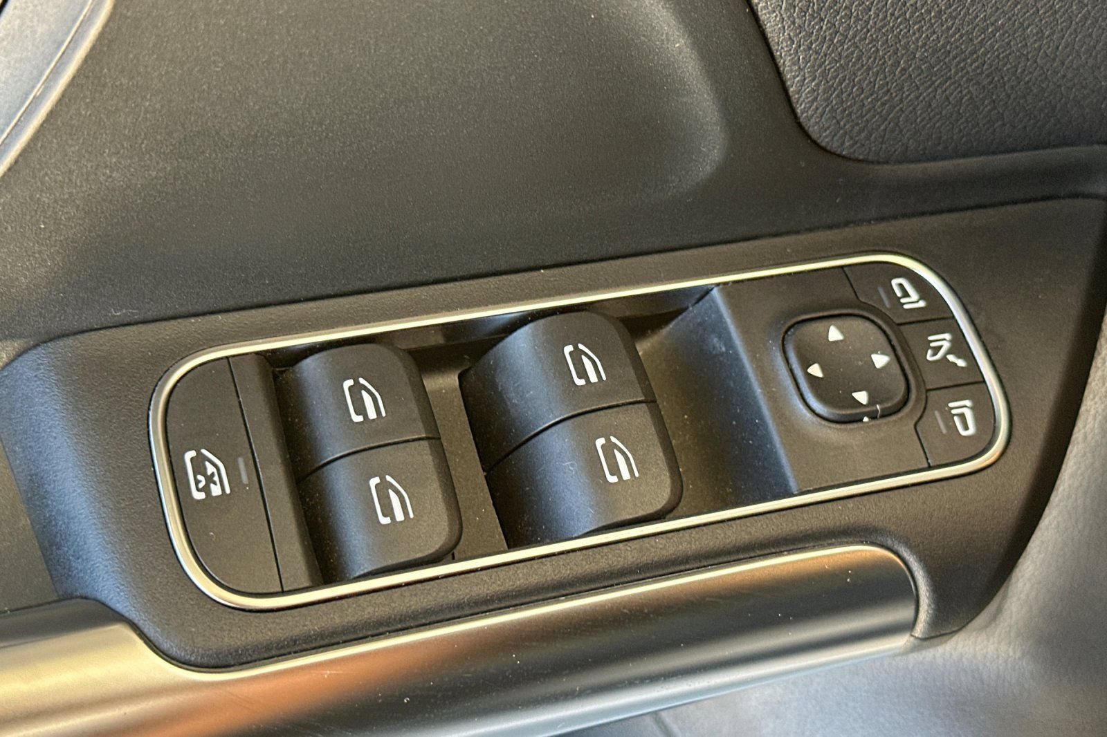 Certified 2023 Mercedes-Benz GLA 250 w/ Premium Package image 12