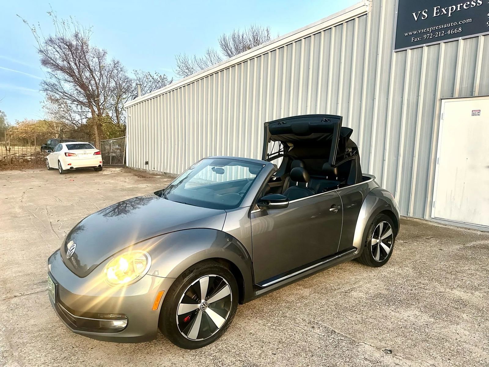 Used 2013 Volkswagen Beetle 2.0T image 4