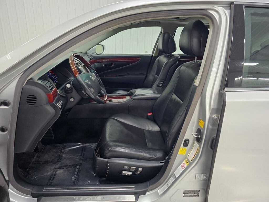 Used 2011 Lexus LS 460 L w/ Luxury Pkg image 13