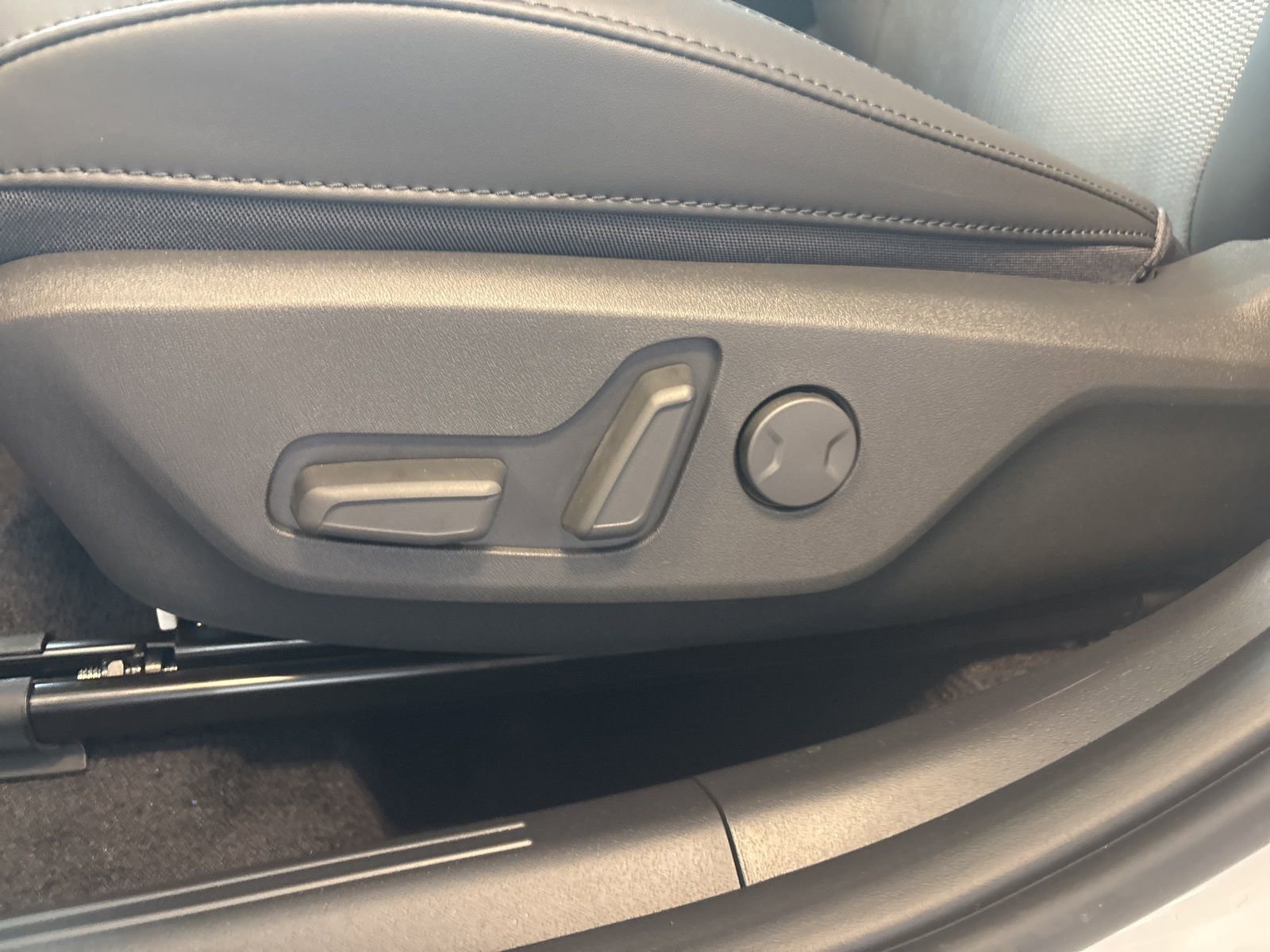 New 2025 Kia Niro EX image 17