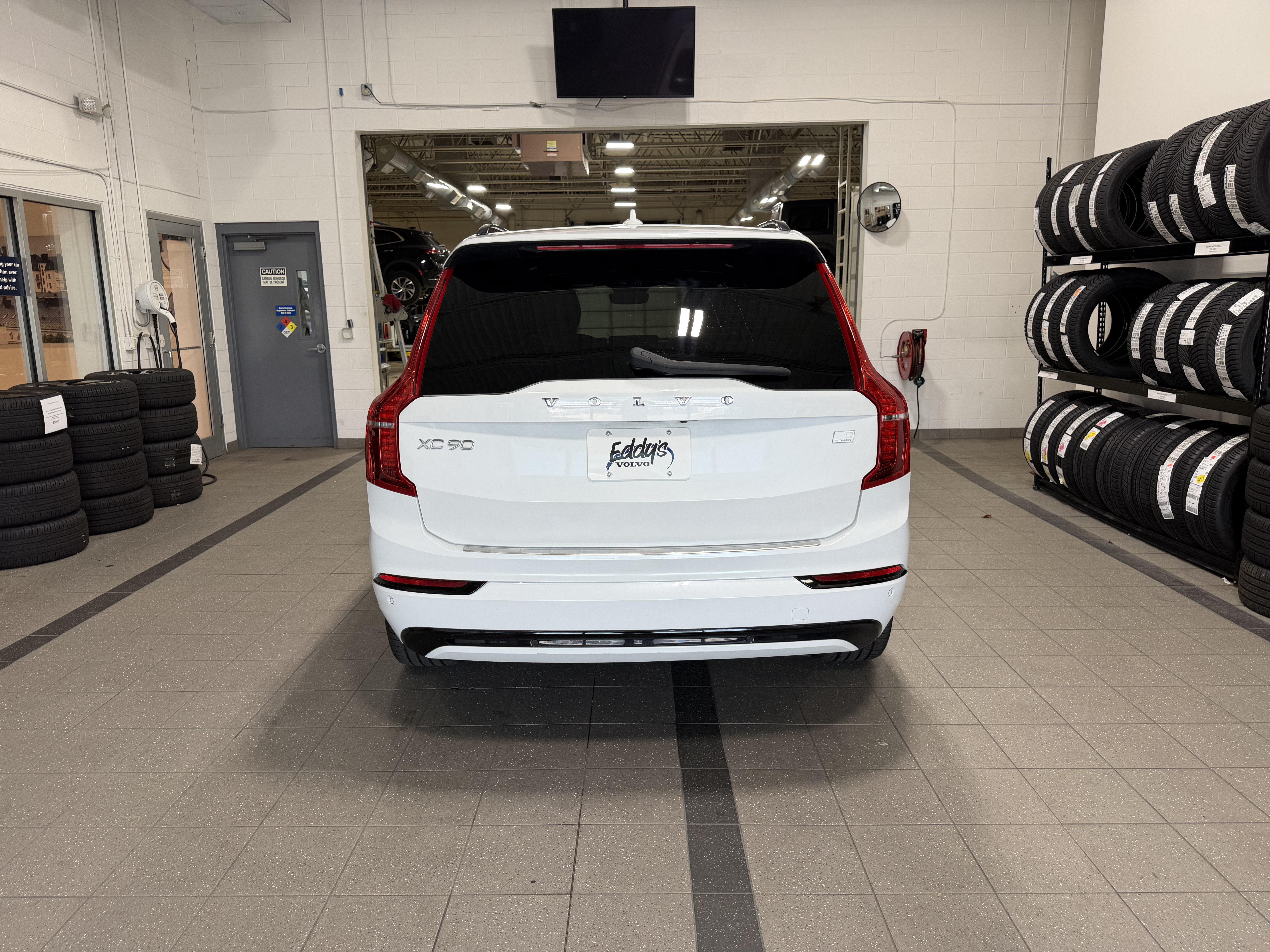 Used 2023 Volvo XC90 T8 Ultimate w/ Lounge Package AWD/4WD image 7