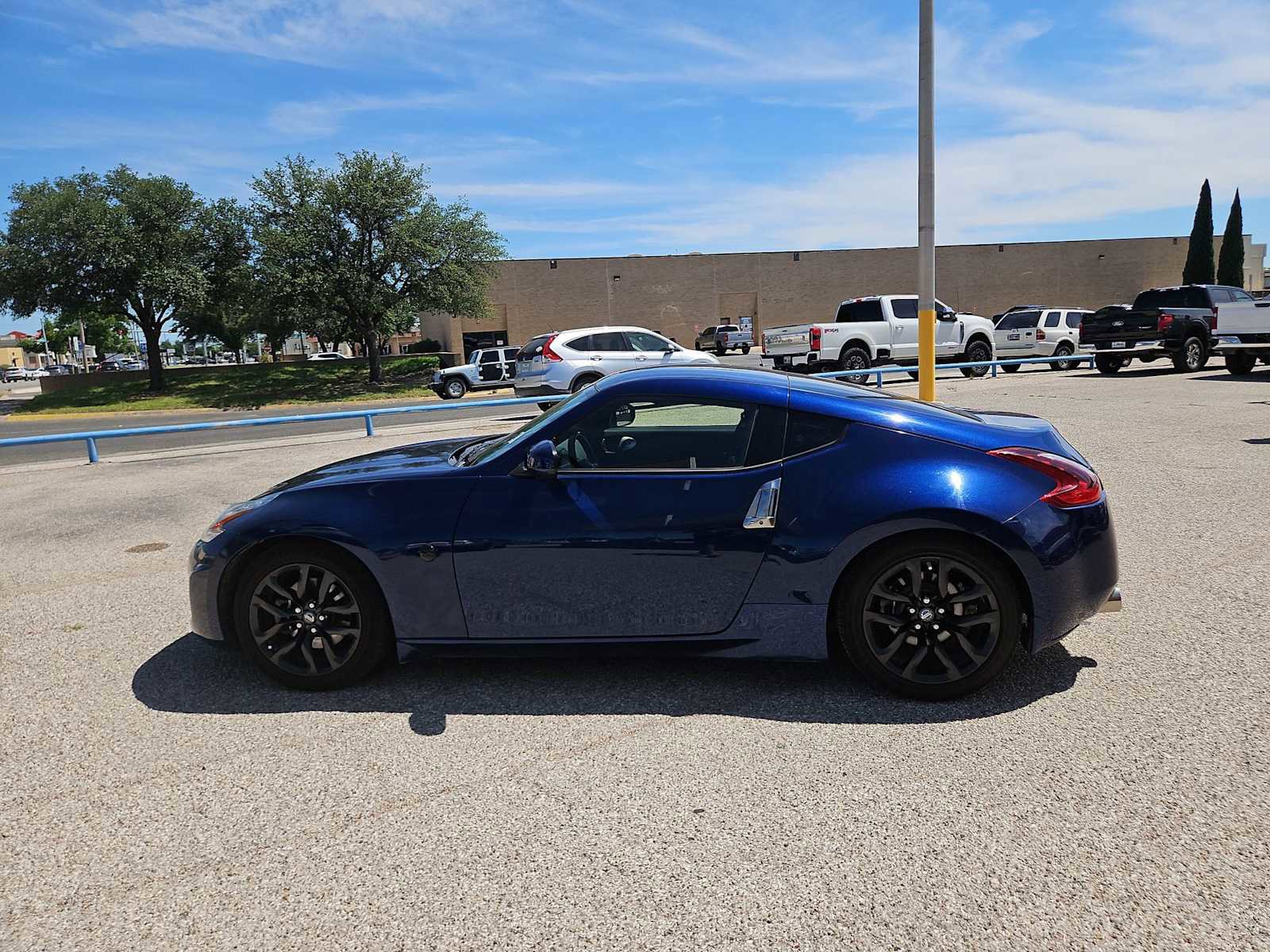 Used 2020 Nissan 370Z Coupe RWD image 5