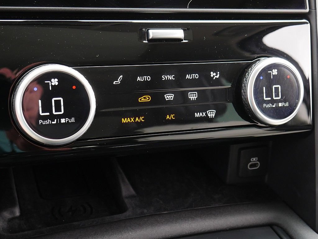 Used 2025 Land Rover Discovery Metropolitan Edition AWD/4WD image 50