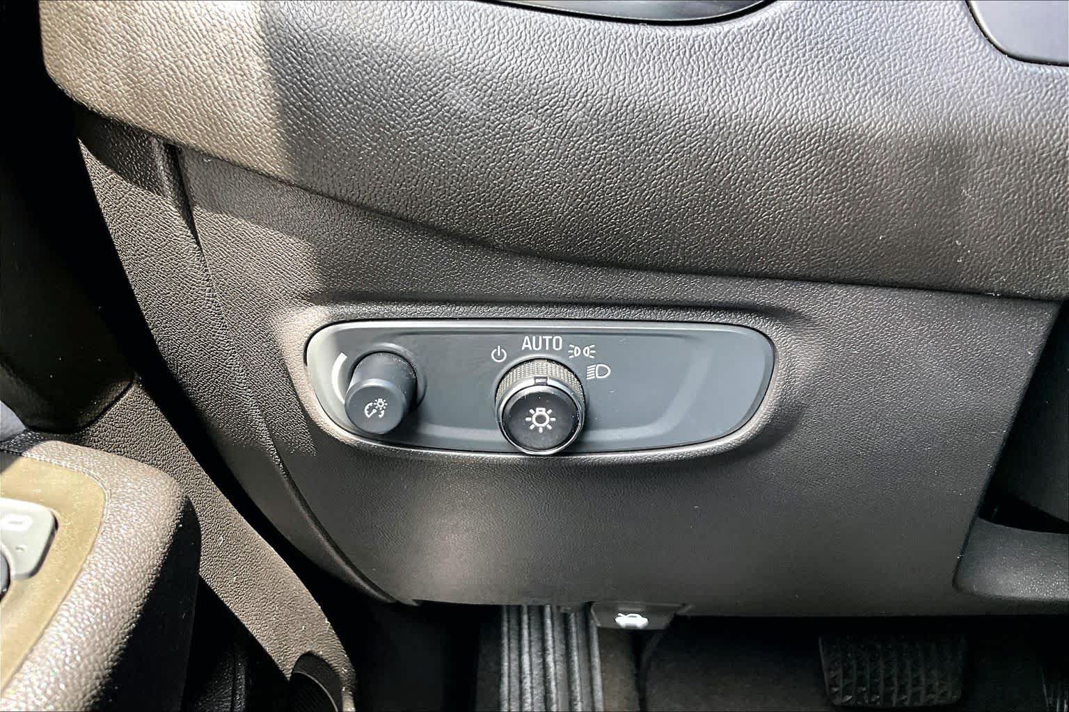 Used 2024 Chevrolet Equinox LS FWD image 34