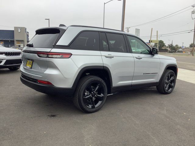 New 2025 Jeep Grand Cherokee Altitude image 32