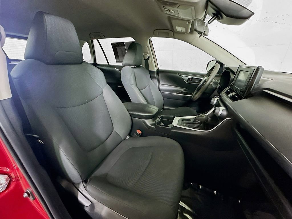 Used 2021 Toyota RAV4 LE image 11