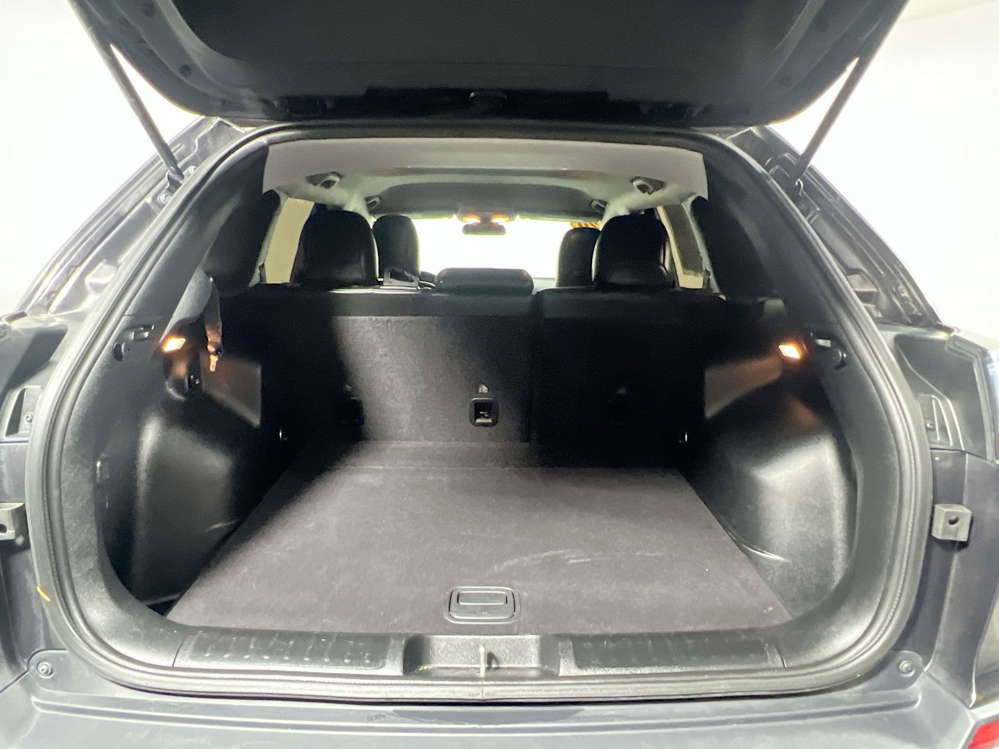 Used 2020 Jeep Cherokee Latitude Plus image 34