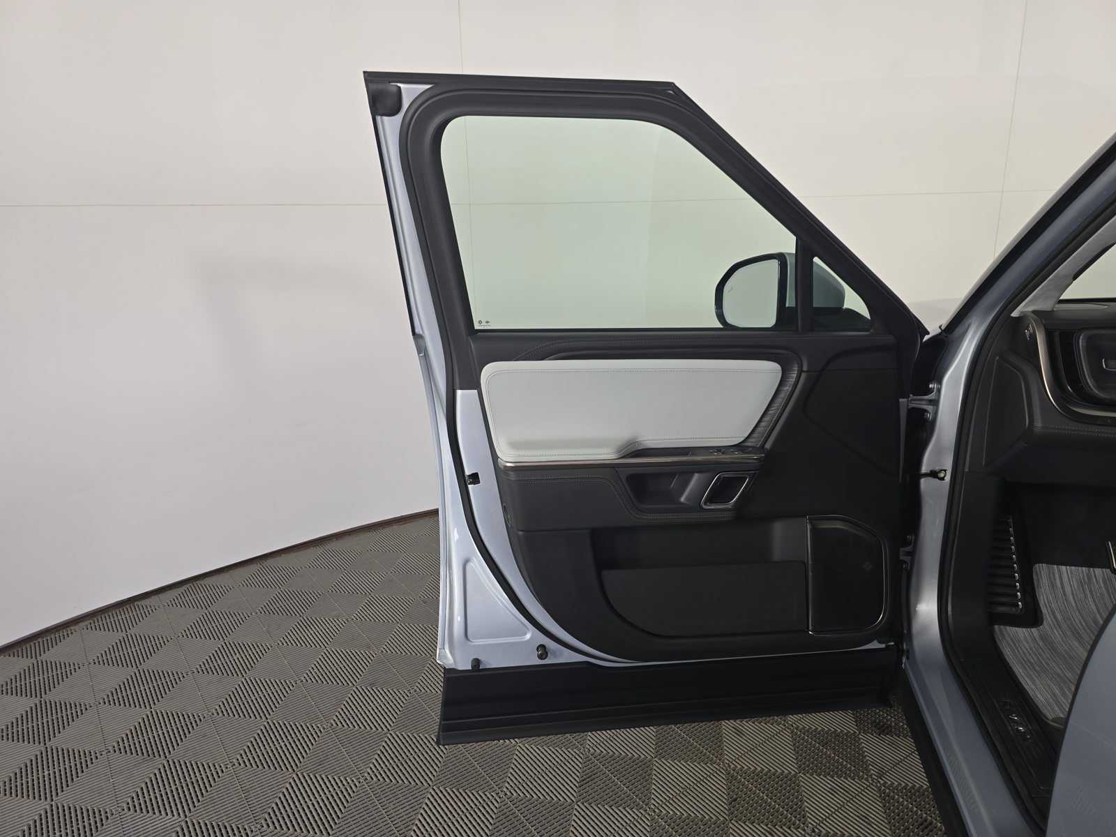 Used 2023 Rivian R1S Adventure Quad AWD/4WD image 16