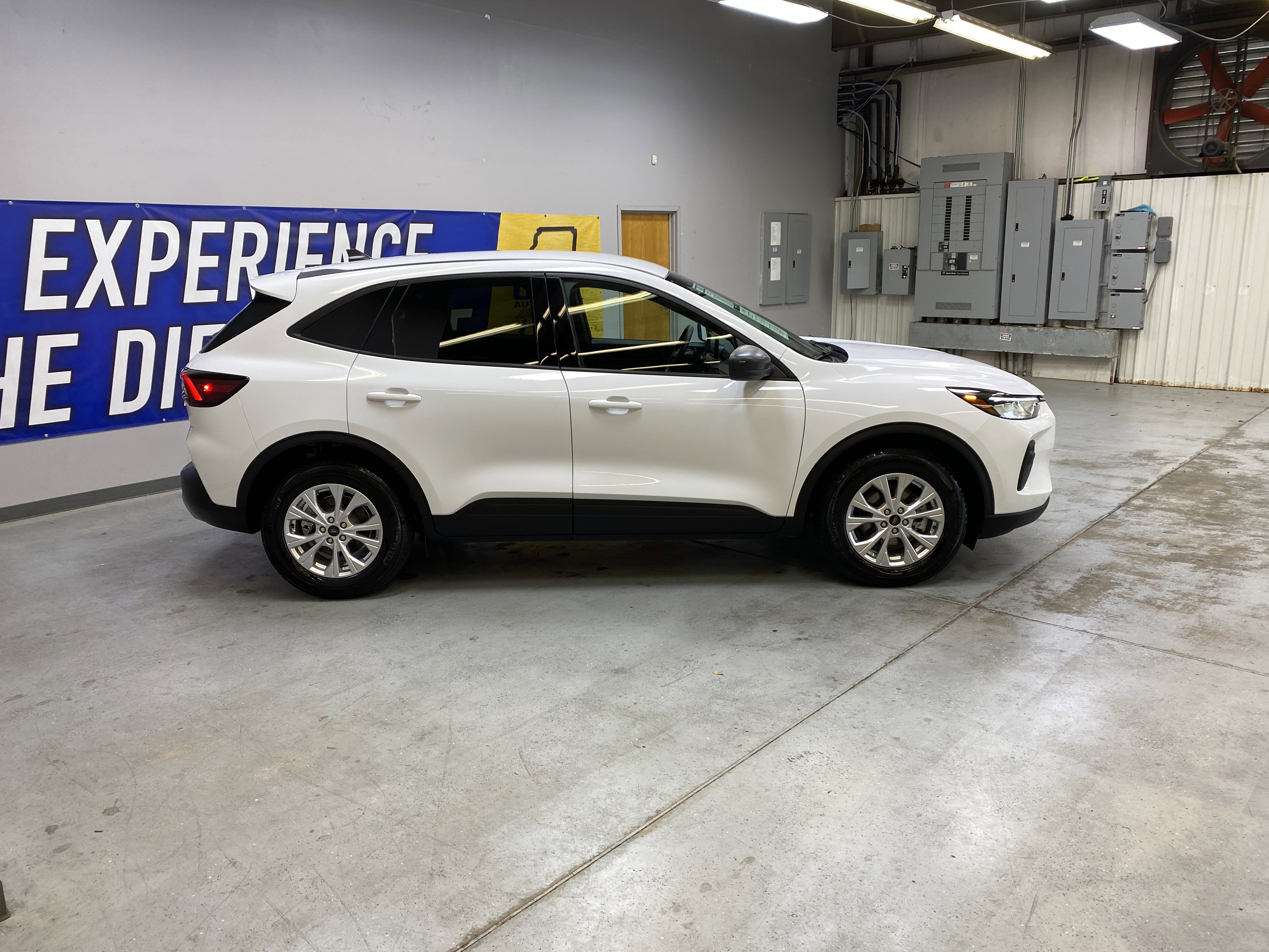 Used 2025 Ford Escape Active image 8