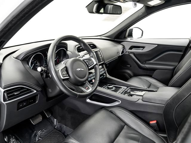 Used 2018 Jaguar F-PACE S image 4