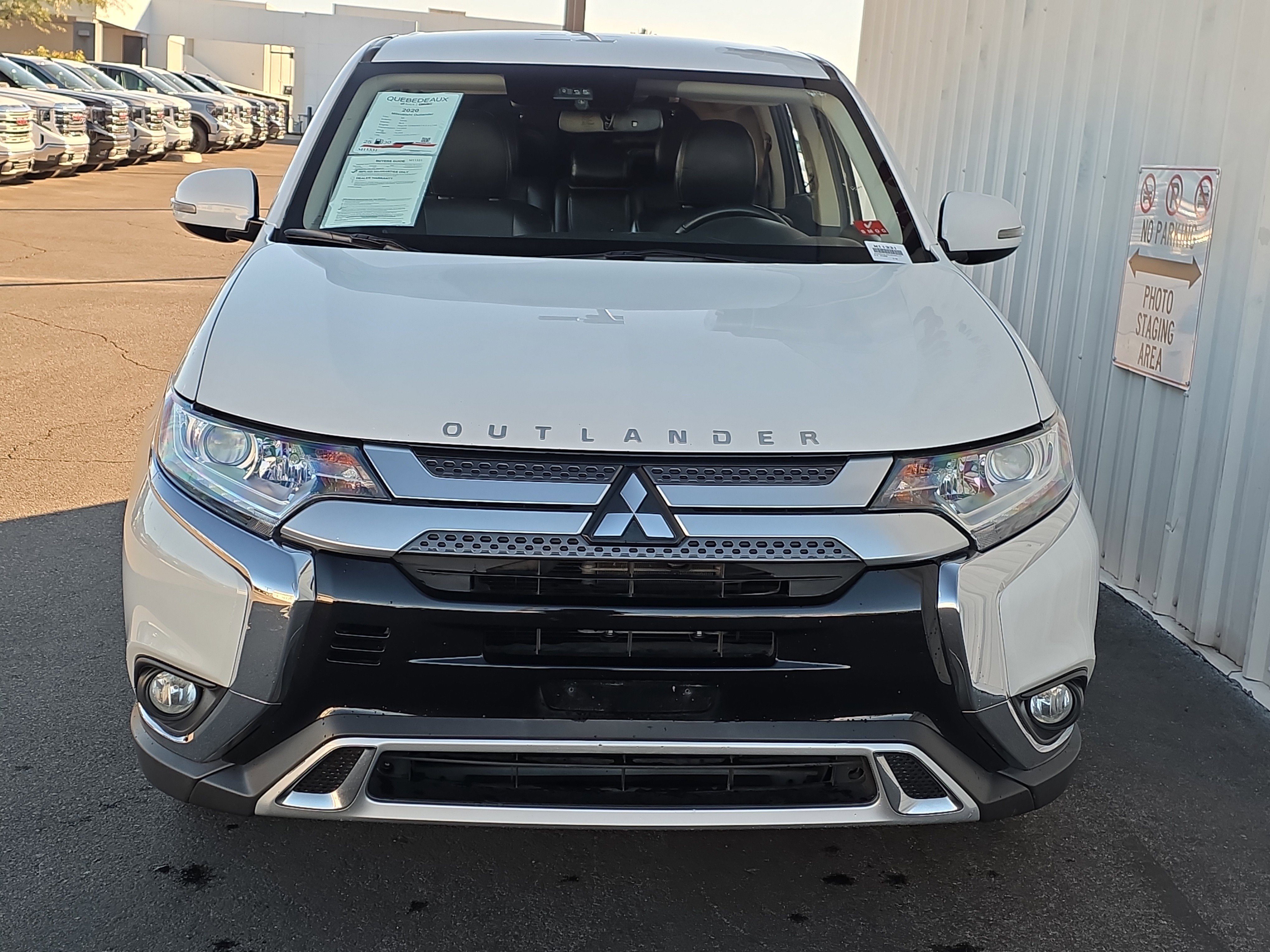 Used 2020 Mitsubishi Outlander SE image 2