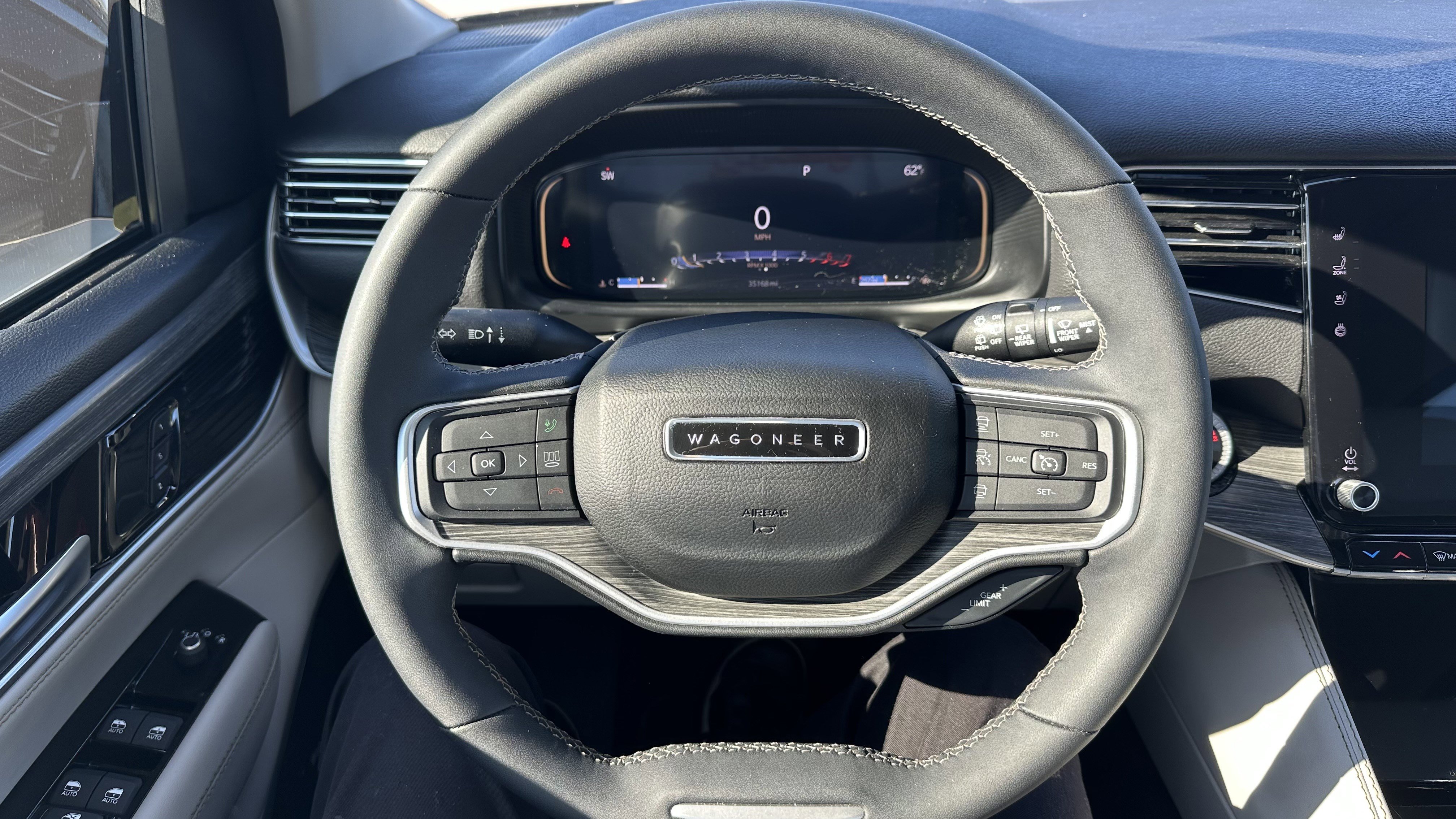 Used 2024 Jeep Wagoneer L Series III w/ Premium Group I image 19