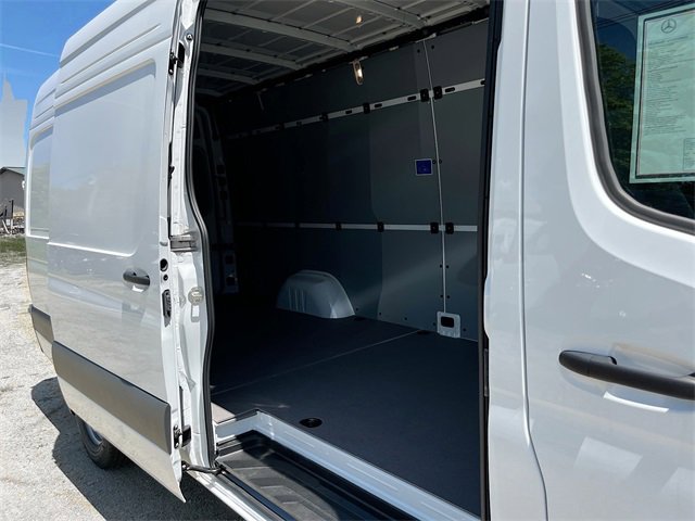 New 2024 Mercedes-Benz eSprinter 170 Cargo image 8