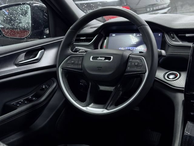 Certified 2025 Jeep Grand Cherokee Altitude AWD/4WD image 22