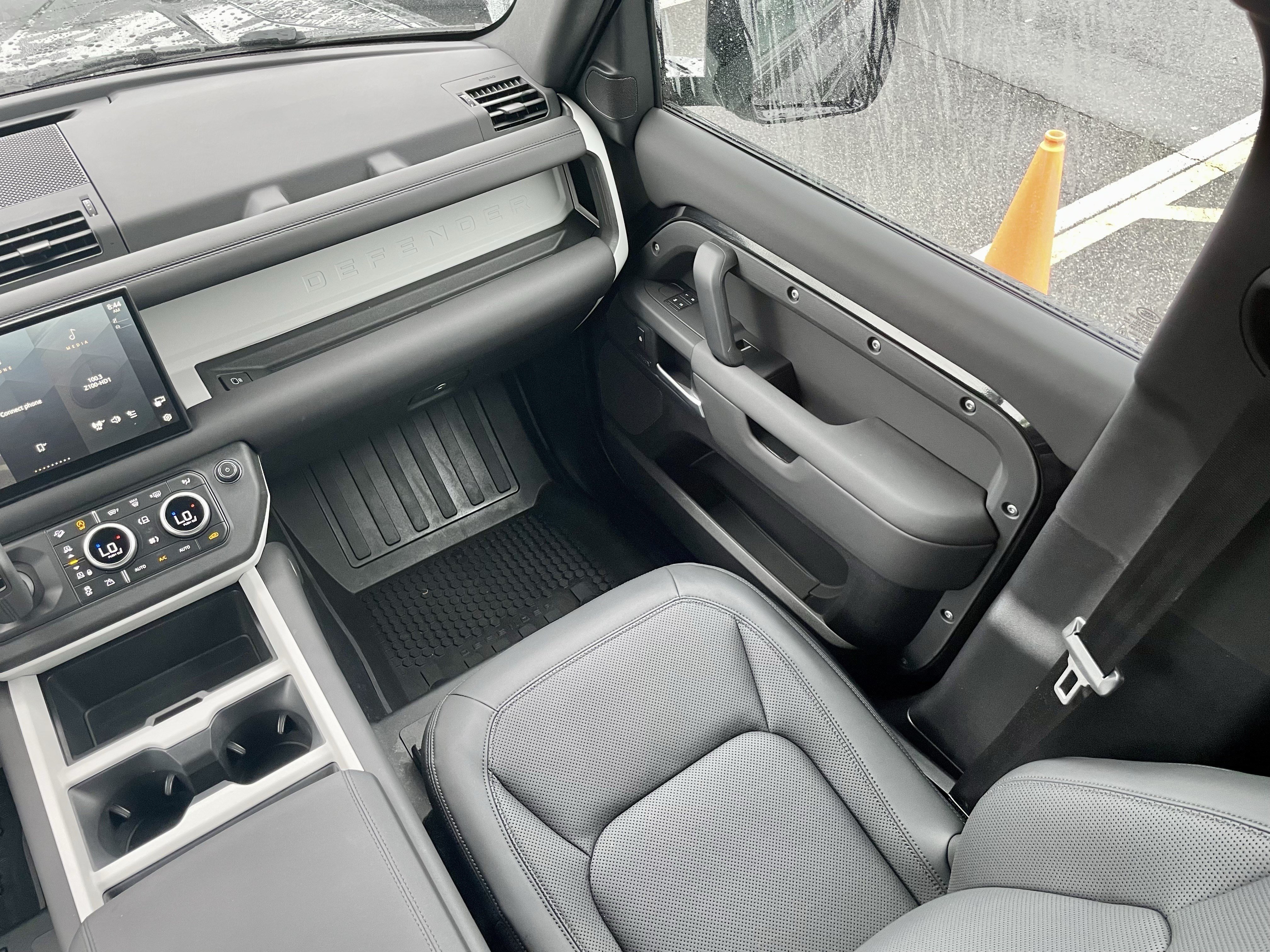 Certified 2025 Land Rover Defender 110 X-Dynamic SE AWD/4WD image 18