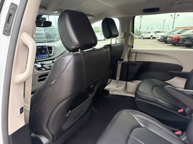 Used 2024 Chrysler Pacifica Limited FWD image 24