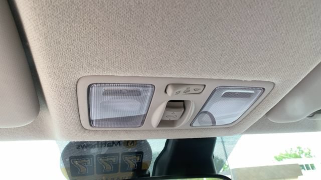 Used 2024 Hyundai Venue SEL FWD image 16