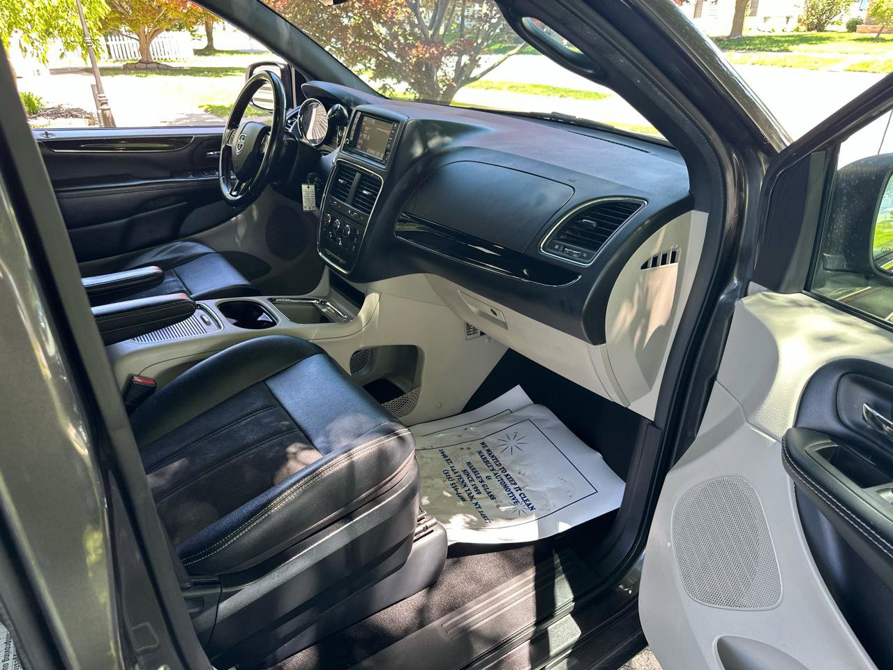 Used 2019 Dodge Grand Caravan SXT FWD image 36