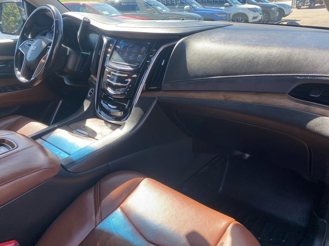 Used 2019 Cadillac Escalade Premium Luxury AWD/4WD image 18