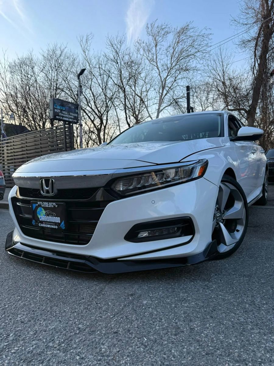 Used 2018 Honda Accord Touring image 3