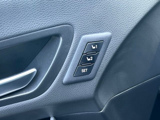 Used 2025 Toyota Sienna Platinum AWD/4WD image 21