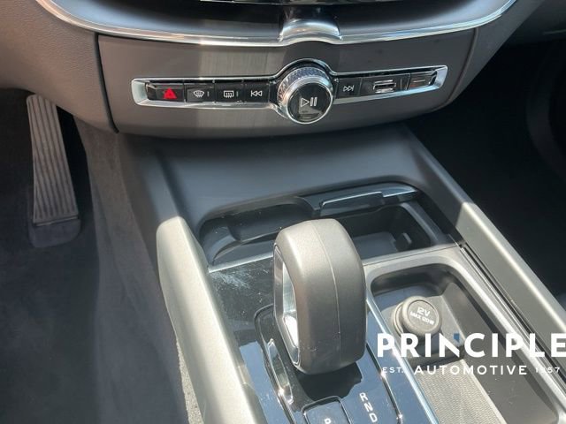 Certified 2025 Volvo XC60 B5 Core image 19