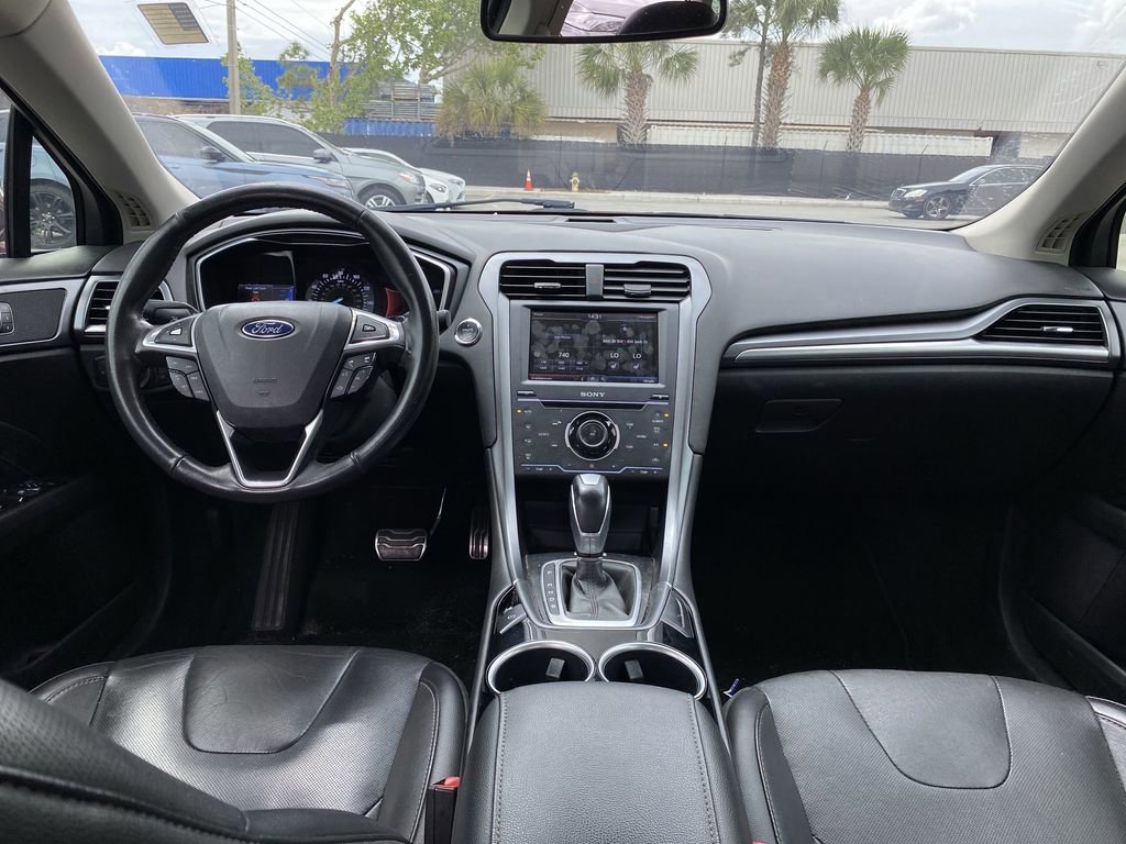 Used 2013 Ford Fusion Titanium image 2