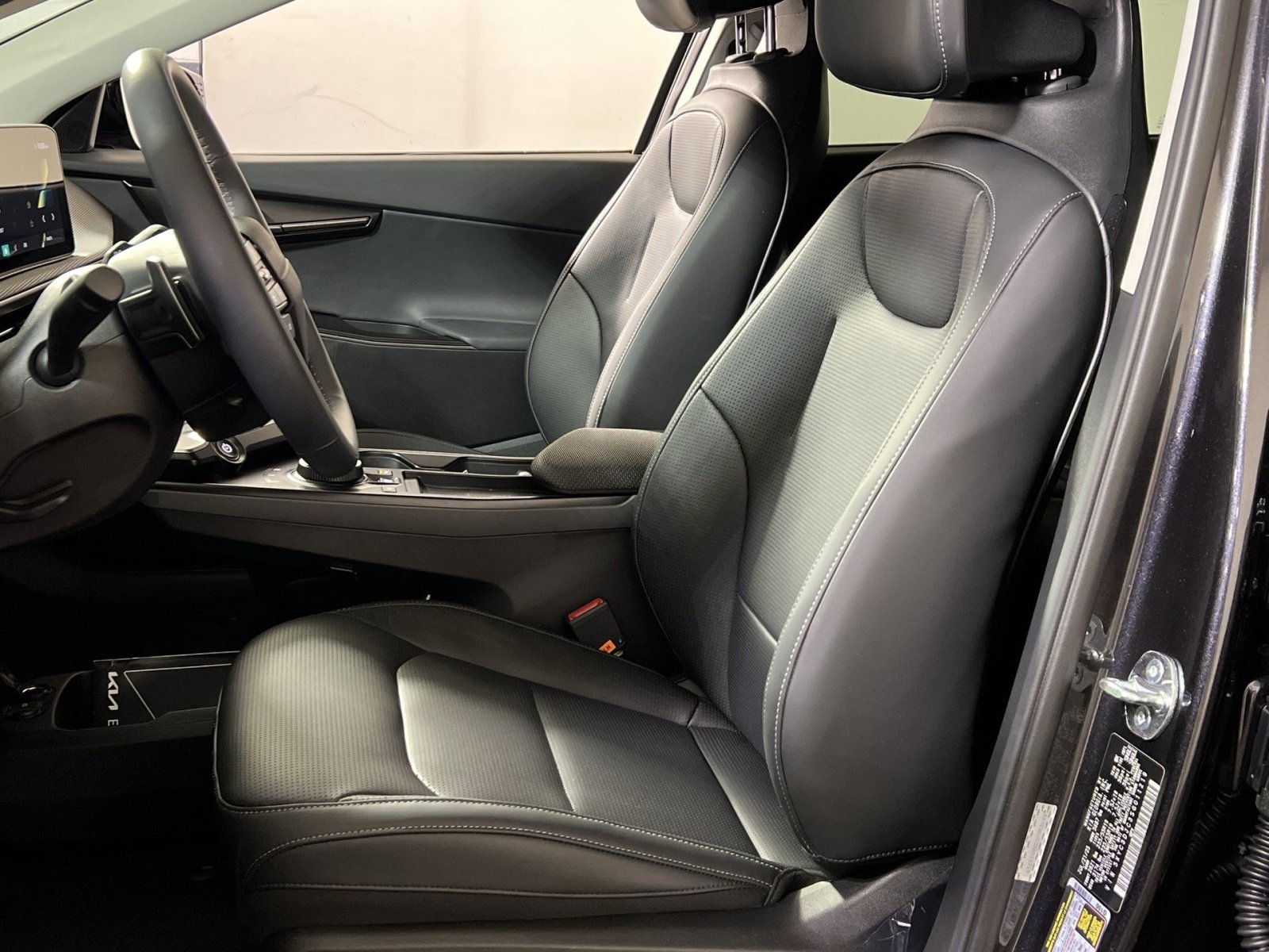 New 2025 Kia EV6 Wind image 11